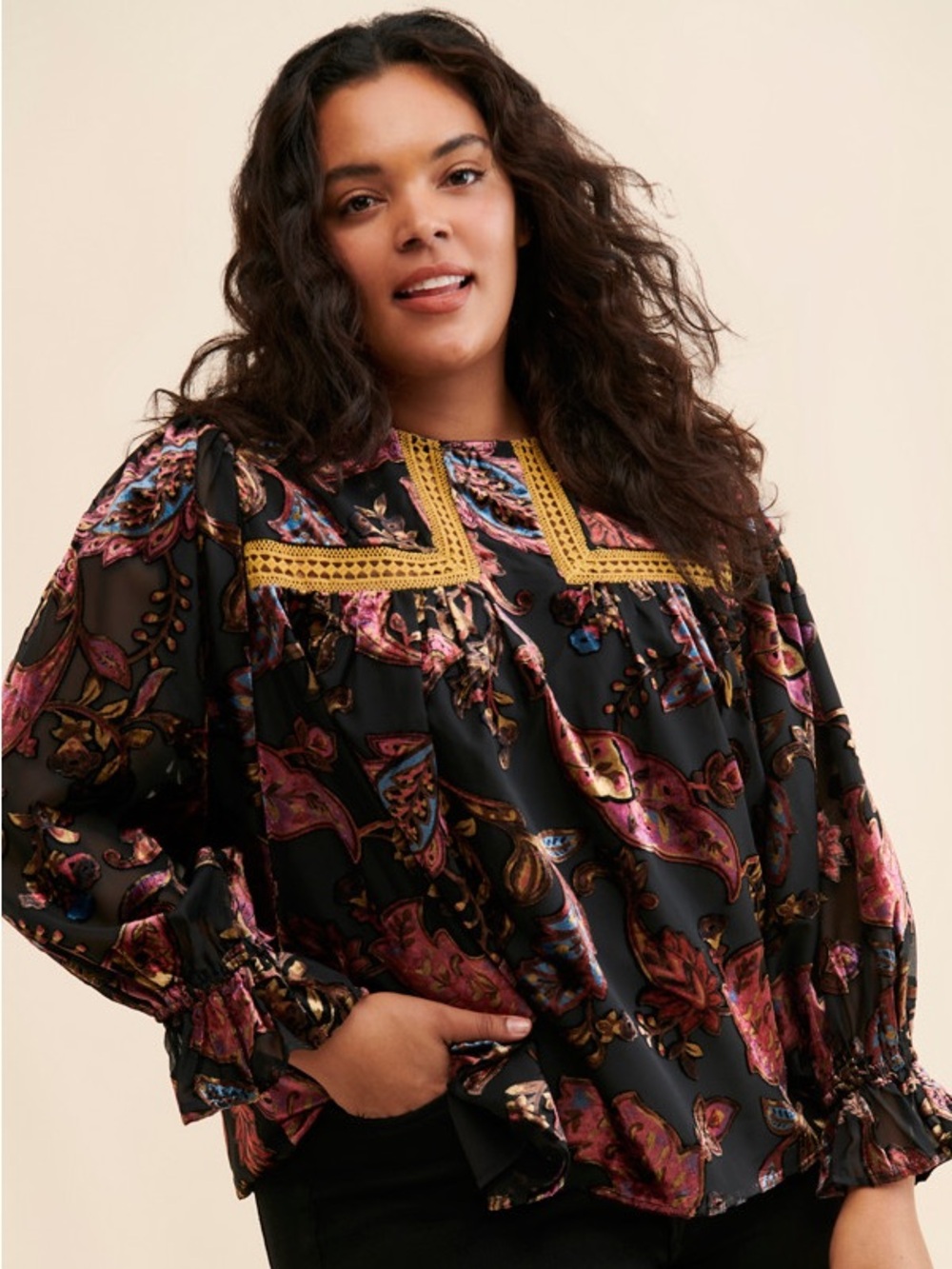 LET ME BE Velvet Blouse